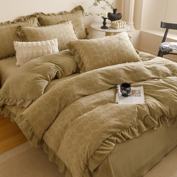 91家纺网 家纺一手货源 找家纺 忆生活家纺 2025秋冬韩版公主风雕花牛奶绒四件套-小香茶花系列 小香茶花-秋绿