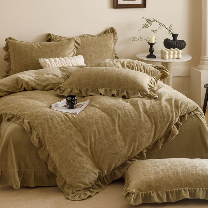 91家纺网 家纺一手货源 找家纺 忆生活家纺 2025秋冬韩版公主风雕花牛奶绒四件套-小香茶花系列 小香茶花-秋绿