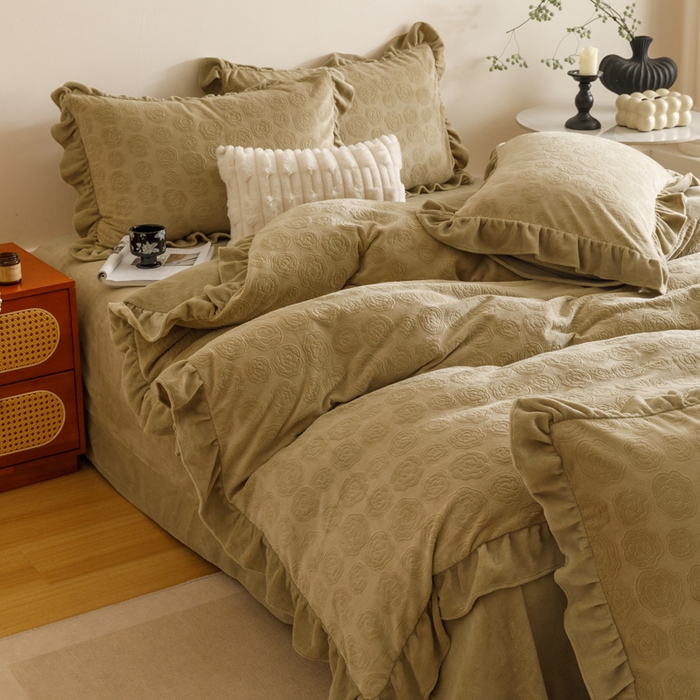 91家纺网 家纺一手货源 找家纺 忆生活家纺 2025秋冬韩版公主风雕花牛奶绒四件套-小香茶花系列 小香茶花-秋绿