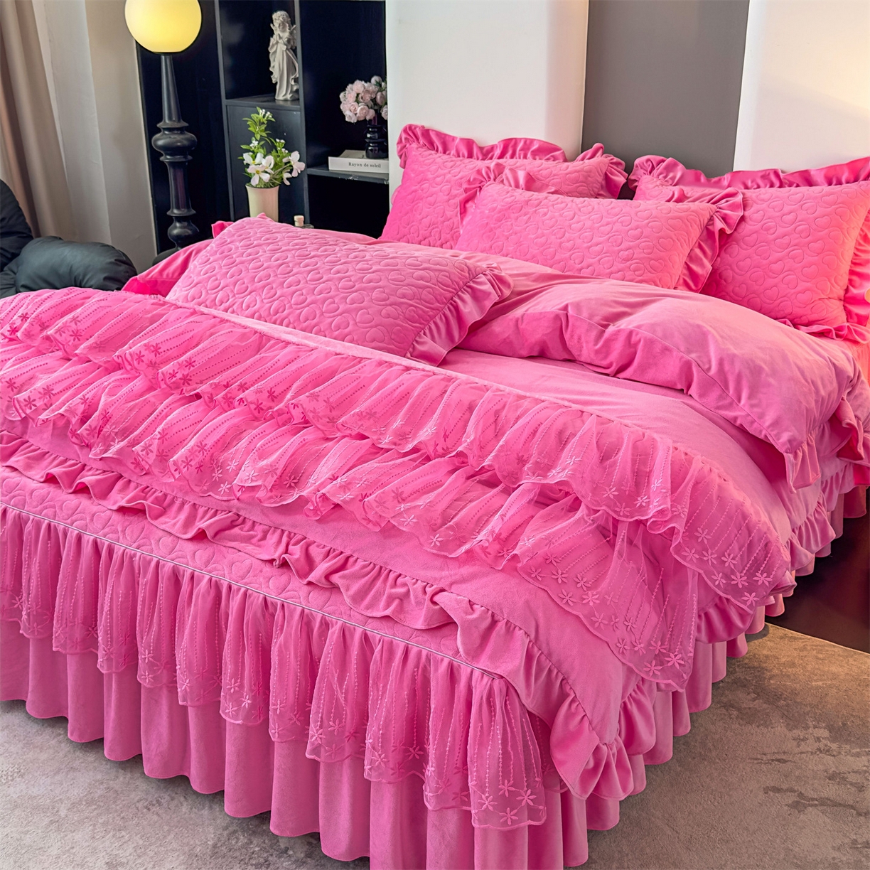 91家纺网 家纺一手货源 找家纺 （总）恒爱家纺 2025新款宝宝绒紫陌听雪床裙款四件套终版