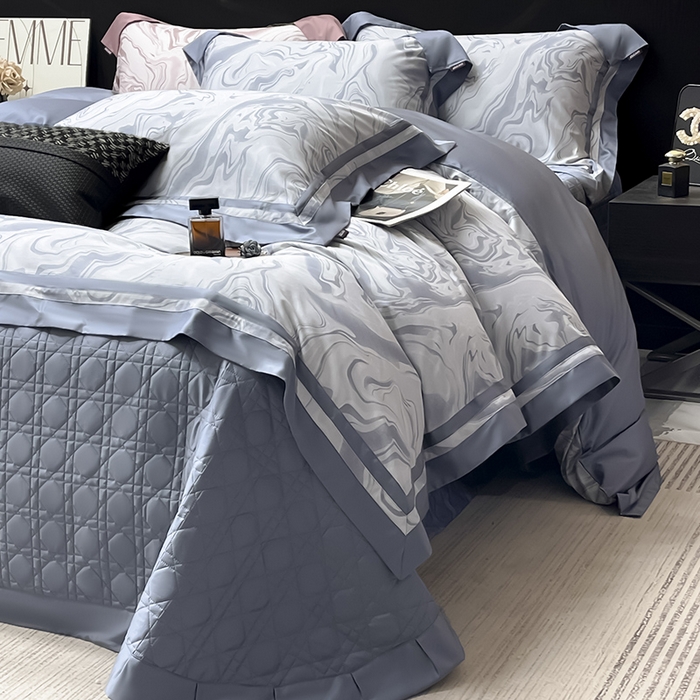 91家纺网 家纺一手货源 找家纺 2025新款高端A类长绒棉夹棉床盖床笠四件套全棉纯棉纯色绗绣四季款保护罩高级感床上用品 时漫-雾都蓝