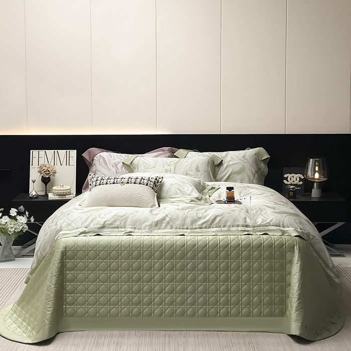 91家纺网 家纺一手货源 找家纺 2025新款高端A类长绒棉夹棉床盖床笠四件套全棉纯棉纯色绗绣四季款保护罩高级感床上用品 时漫-叶繁绿