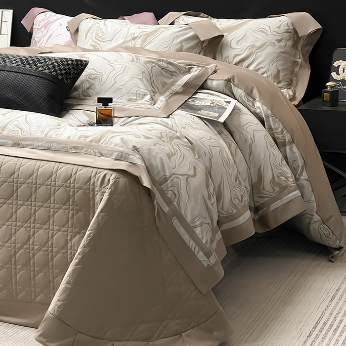 91家纺网 家纺一手货源 找家纺 2025新款高端A类长绒棉夹棉床盖床笠四件套全棉纯棉纯色绗绣四季款保护罩高级感床上用品 时漫-莉诺咖