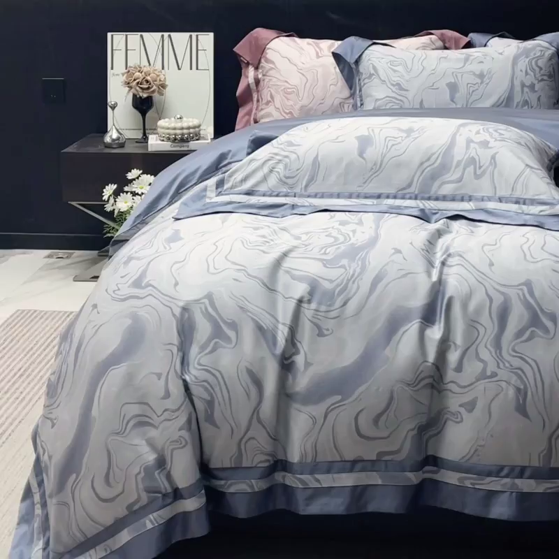 91家纺网 家纺一手货源 找家纺 2025新款高端A类长绒棉夹棉床盖床笠四件套全棉纯棉纯色绗绣四季款保护罩高级感床上用品 时漫-雾都蓝