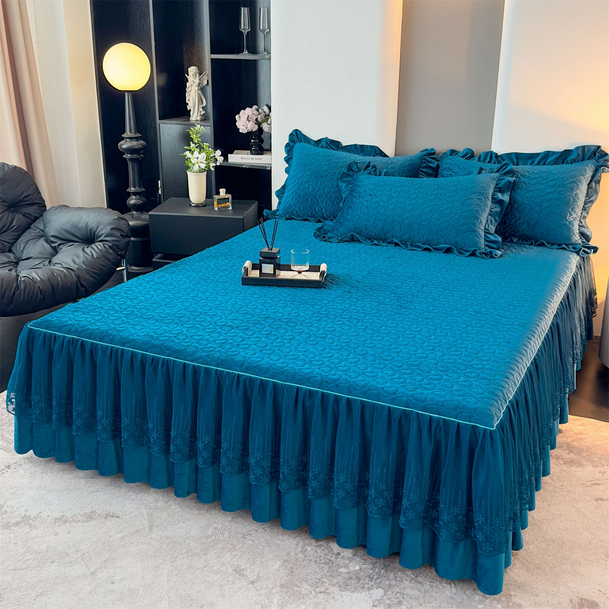 91家纺网 家纺一手货源 找家纺 恒爱家纺 2025新款宝宝绒紫陌听雪床裙款四件套终版 宾利蓝