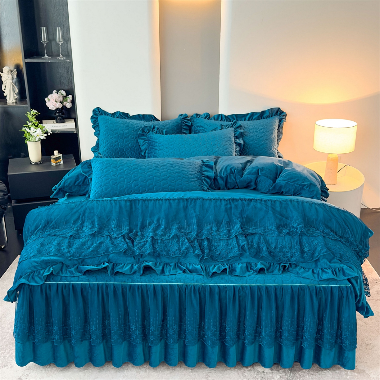 91家纺网 家纺一手货源 找家纺 恒爱家纺 2025新款宝宝绒紫陌听雪床裙款四件套终版 宾利蓝