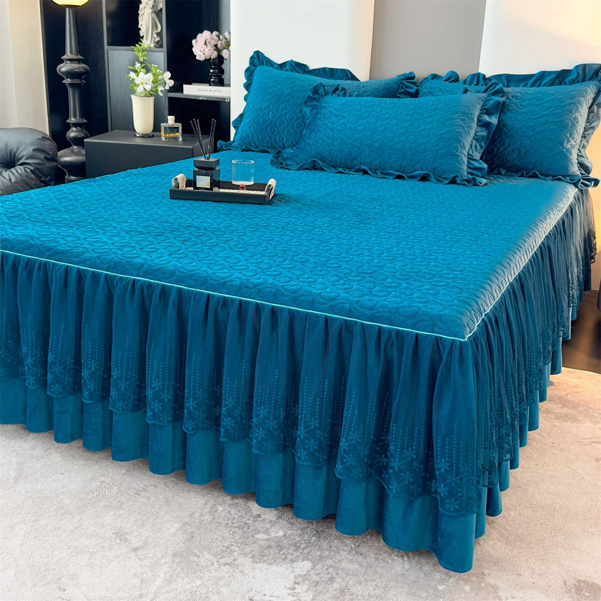 91家纺网 家纺一手货源 找家纺 恒爱家纺 2025新款宝宝绒紫陌听雪床裙款四件套终版 宾利蓝