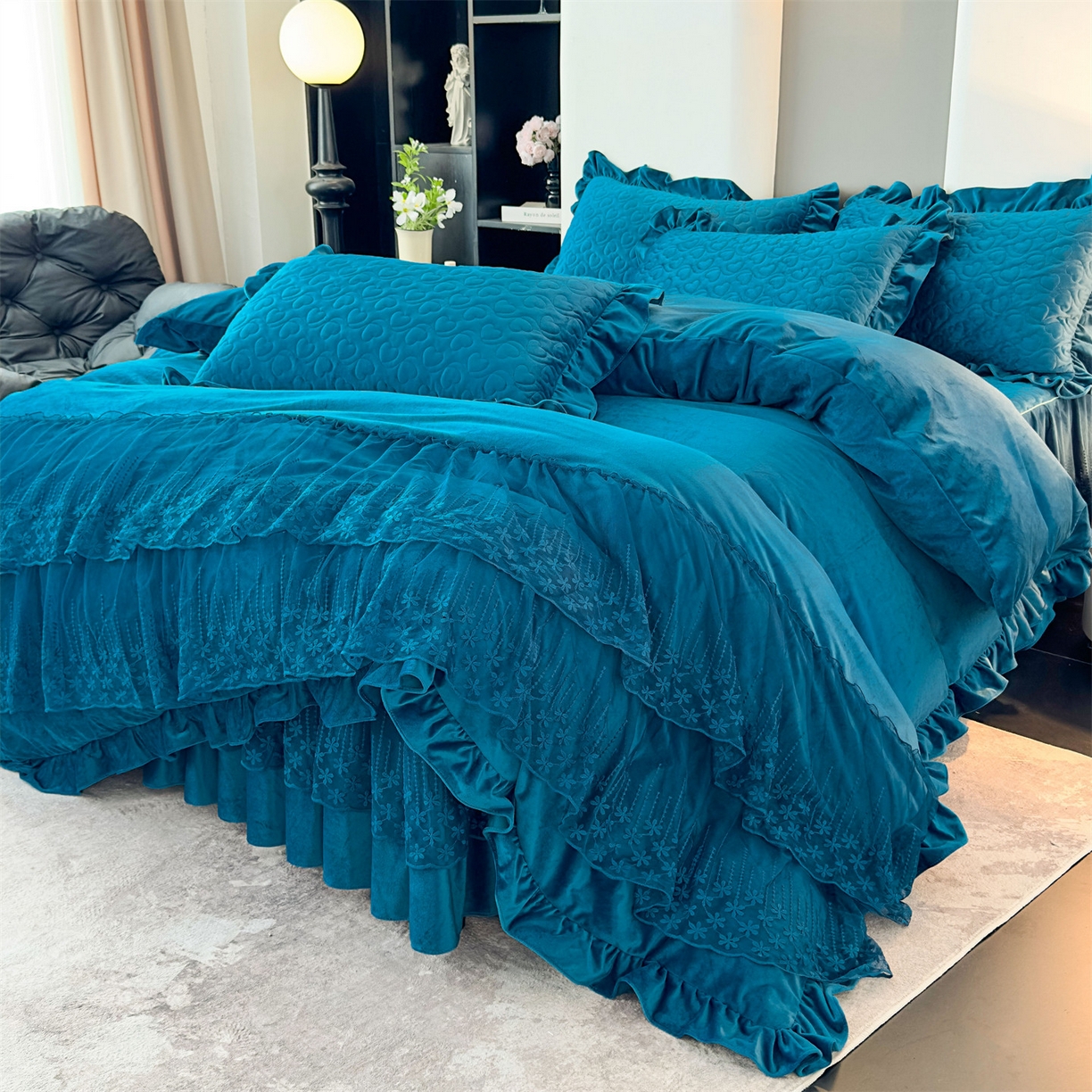 91家纺网 家纺一手货源 找家纺 恒爱家纺 2025新款宝宝绒紫陌听雪床裙款四件套终版 宾利蓝