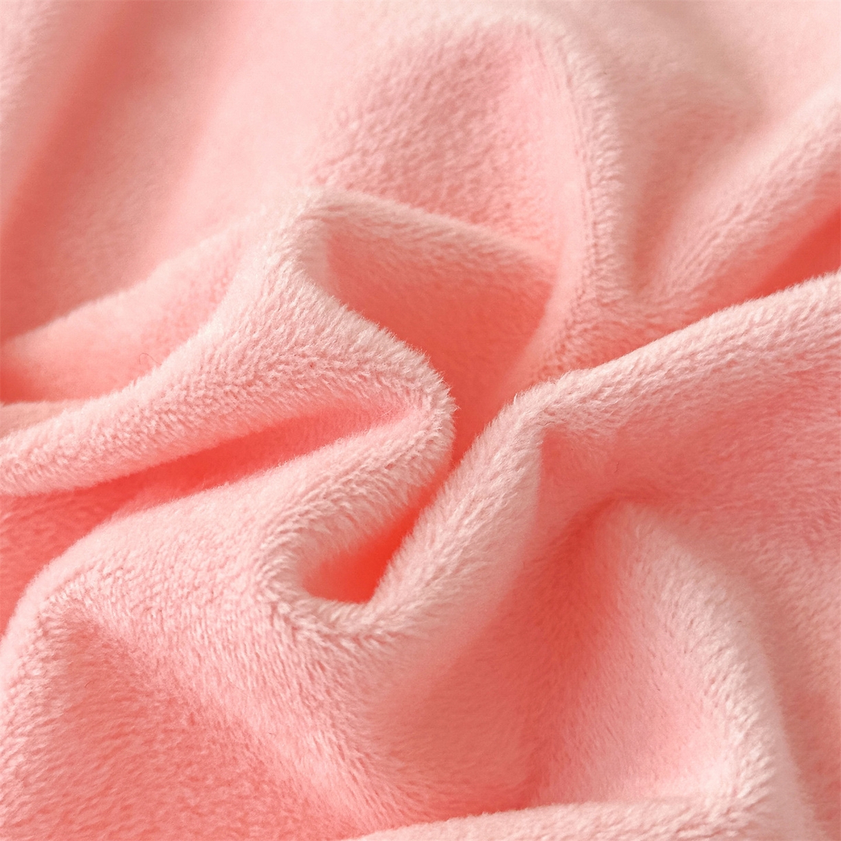 91家纺网 家纺一手货源 找家纺 恒爱家纺 2025新款宝宝绒紫陌听雪床裙款四件套终版 贵妃粉