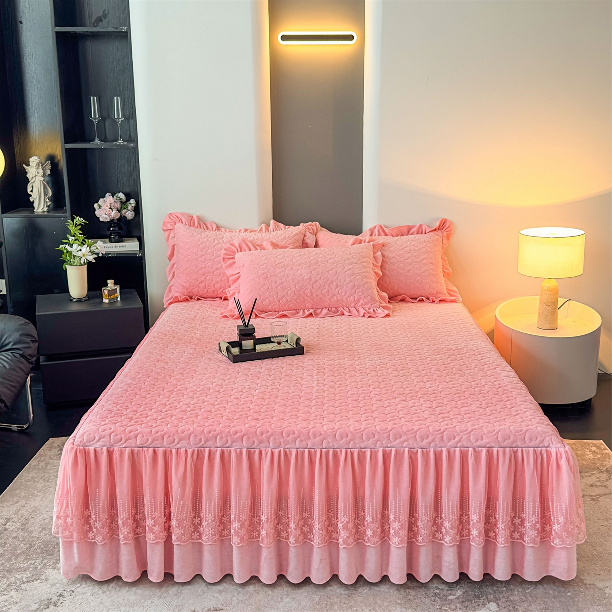 91家纺网 家纺一手货源 找家纺 恒爱家纺 2025新款宝宝绒紫陌听雪床裙款四件套终版 贵妃粉