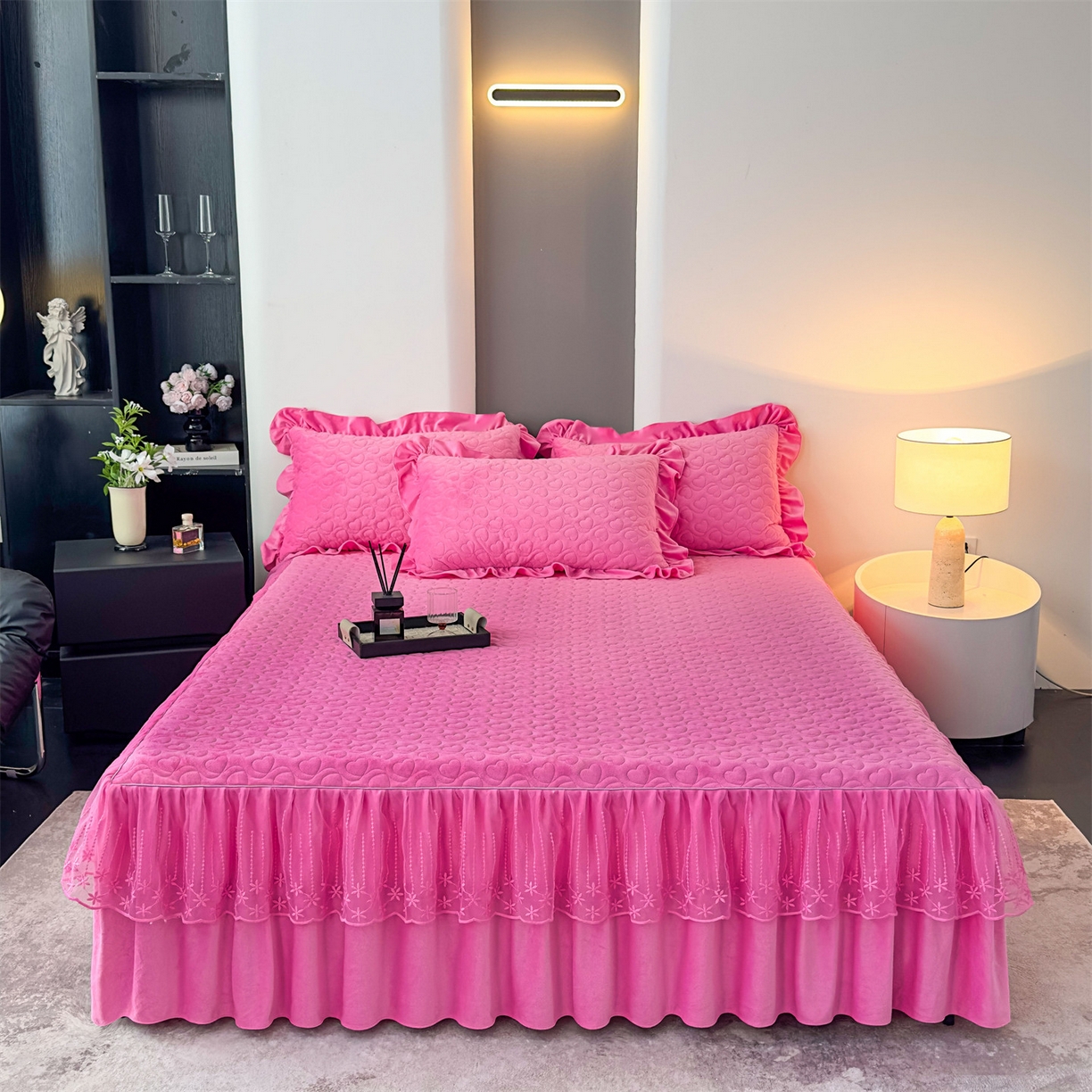 91家纺网 家纺一手货源 找家纺 恒爱家纺 2025新款宝宝绒紫陌听雪床裙款四件套终版 玫瑰红