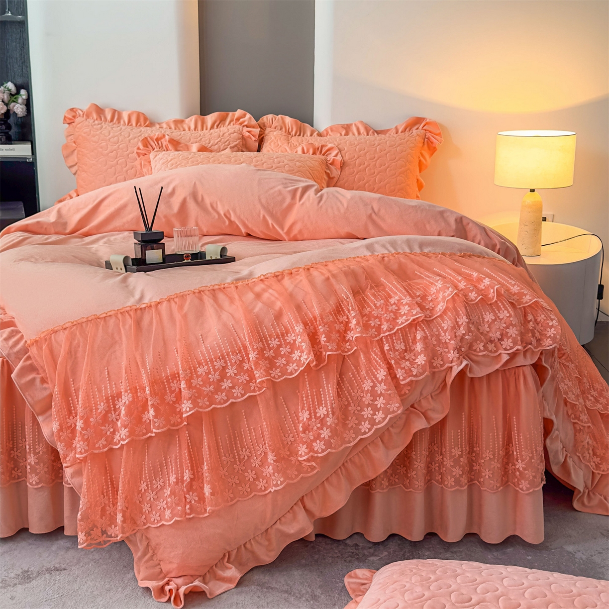 91家纺网 家纺一手货源 找家纺 恒爱家纺 2025新款宝宝绒紫陌听雪床裙款四件套终版 美人玉