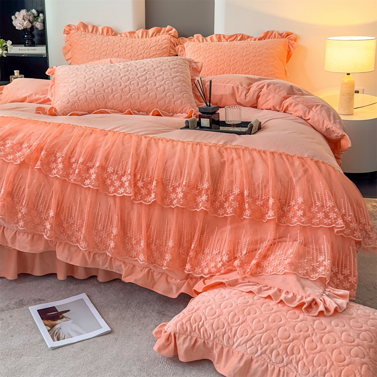 91家纺网 家纺一手货源 找家纺 恒爱家纺 2025新款宝宝绒紫陌听雪床裙款四件套终版 美人玉