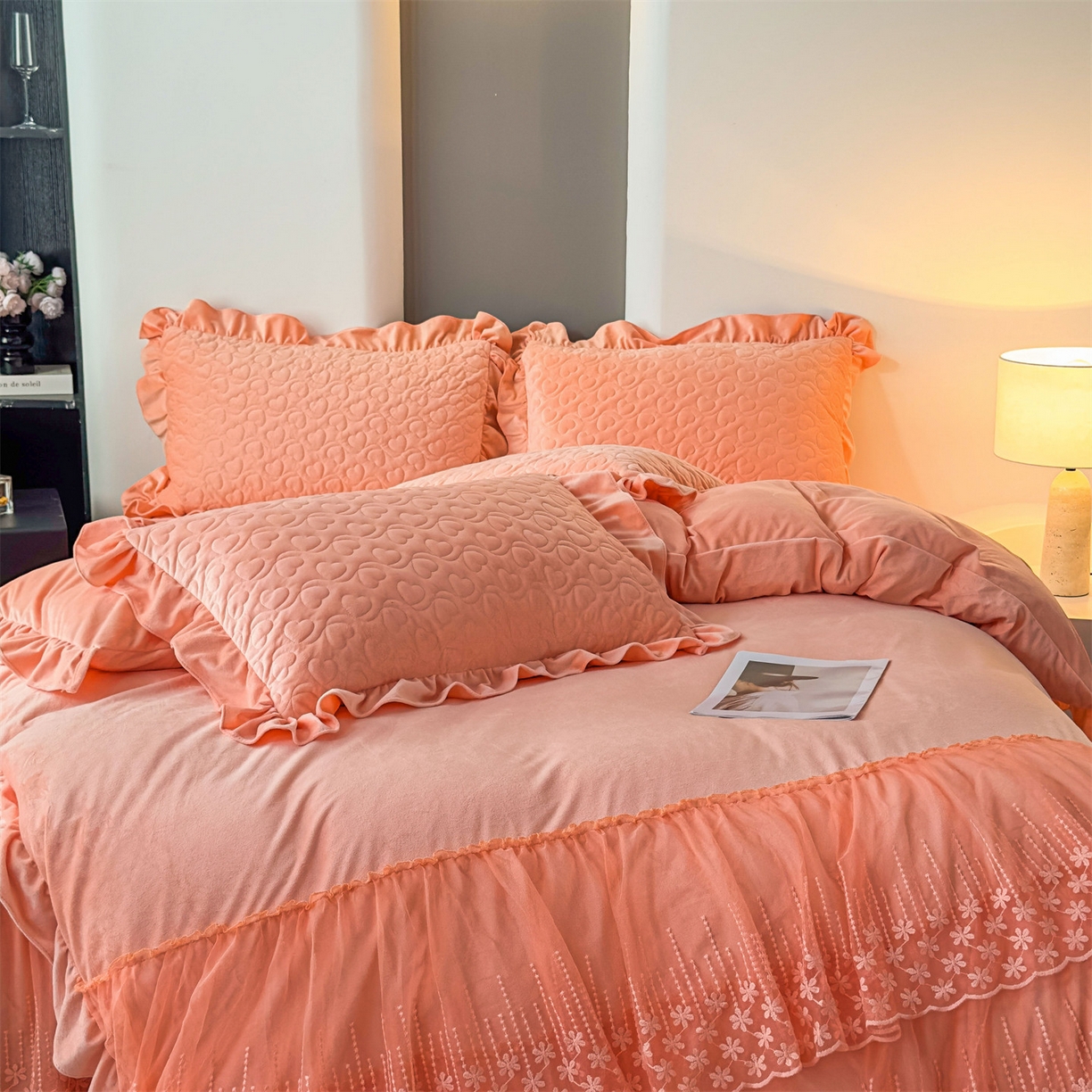 91家纺网 家纺一手货源 找家纺 恒爱家纺 2025新款宝宝绒紫陌听雪床裙款四件套终版 美人玉