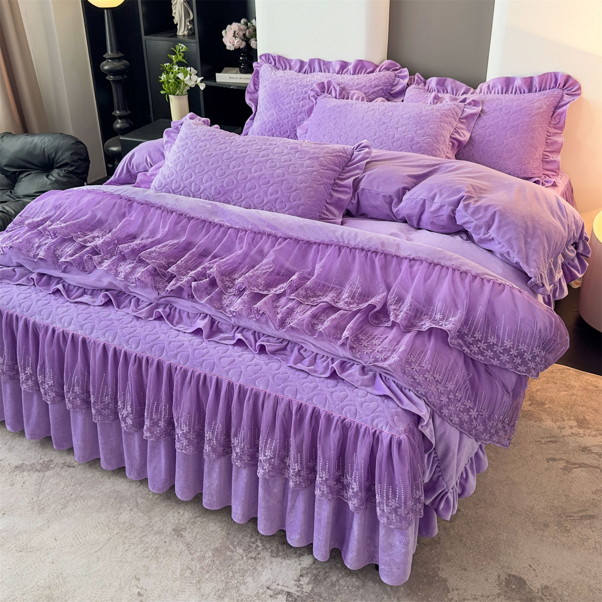 91家纺网 家纺一手货源 找家纺 恒爱家纺 2025新款宝宝绒紫陌听雪床裙款四件套终版 魅惑紫