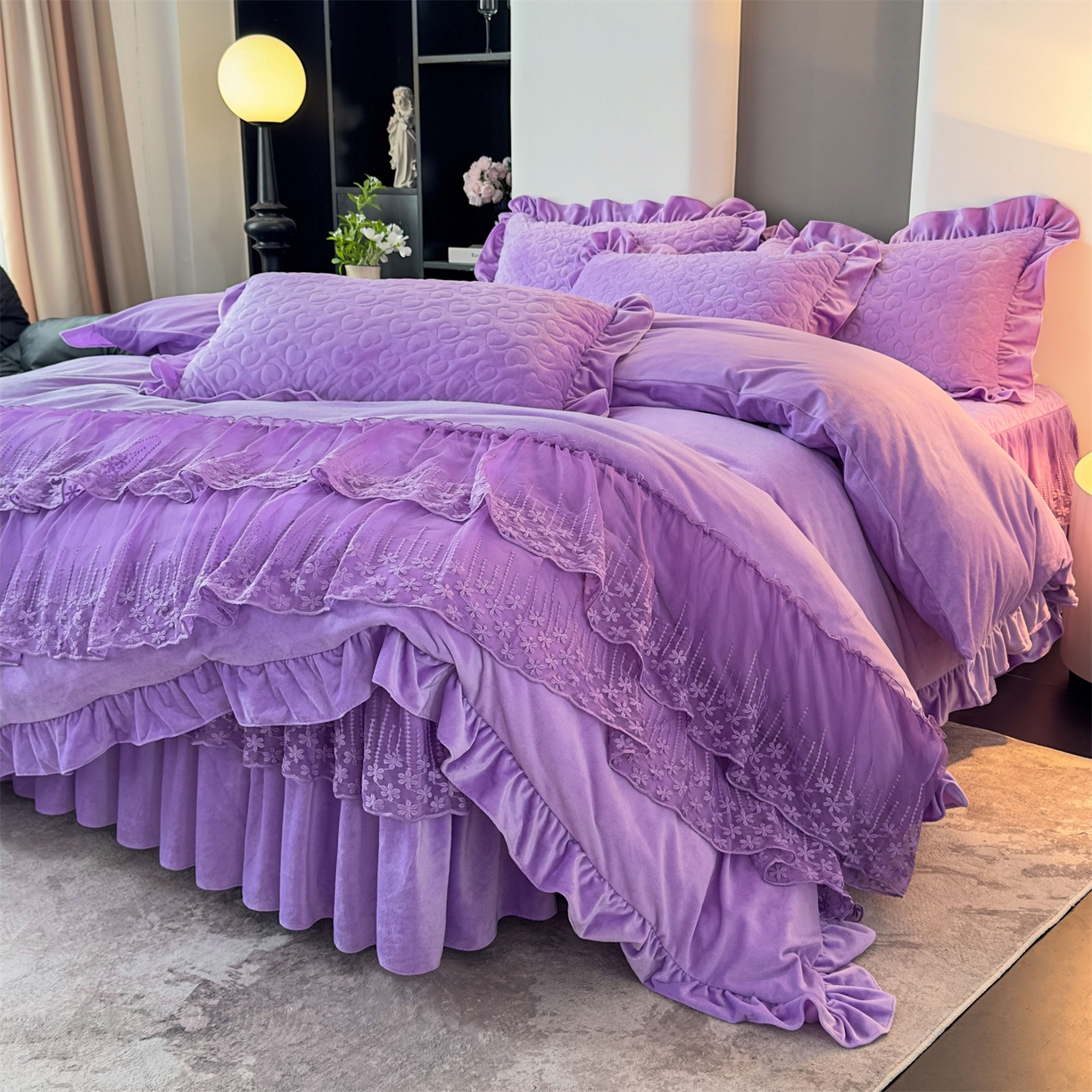 91家纺网 家纺一手货源 找家纺 恒爱家纺 2025新款宝宝绒紫陌听雪床裙款四件套终版 魅惑紫