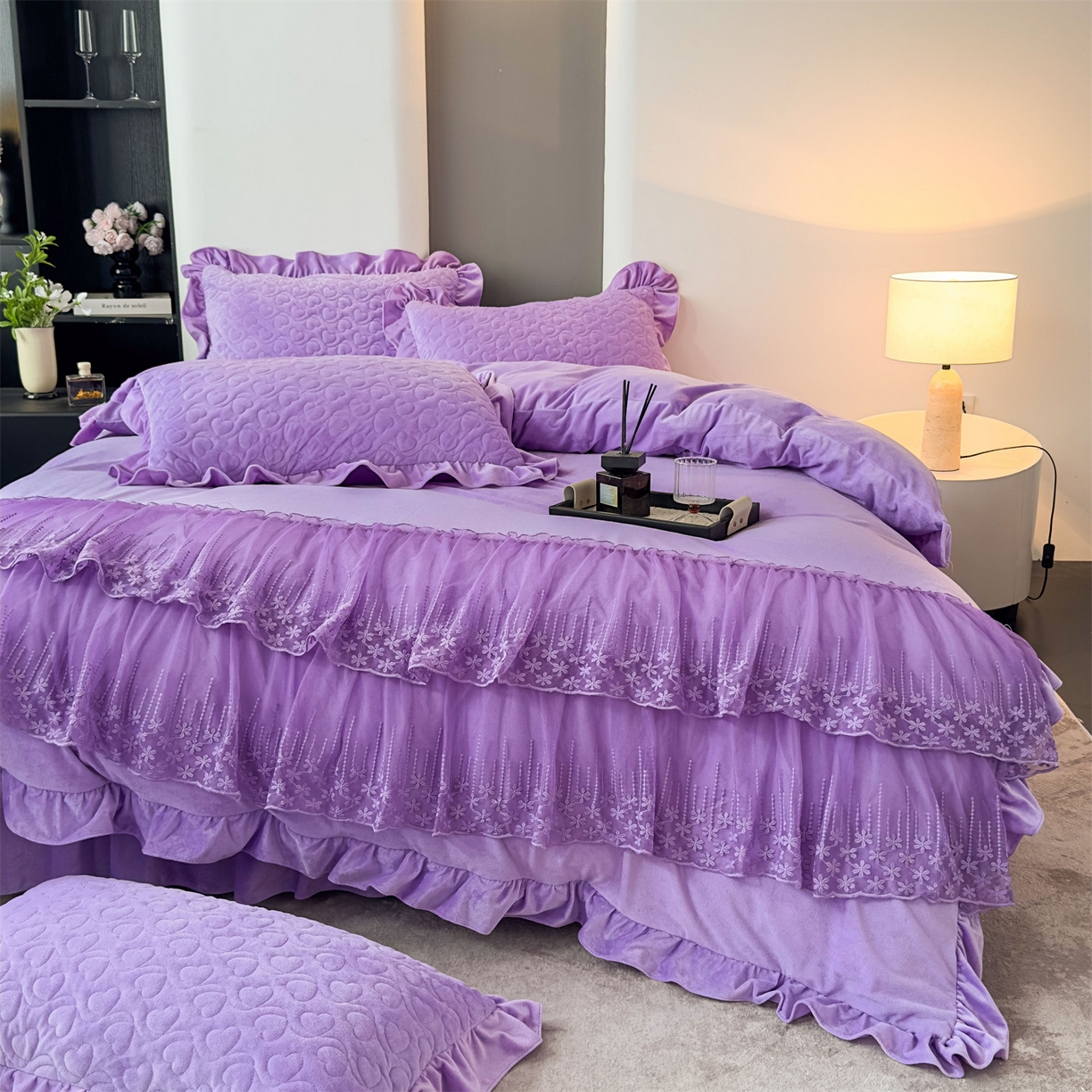 91家纺网 家纺一手货源 找家纺 恒爱家纺 2025新款宝宝绒紫陌听雪床裙款四件套终版 魅惑紫