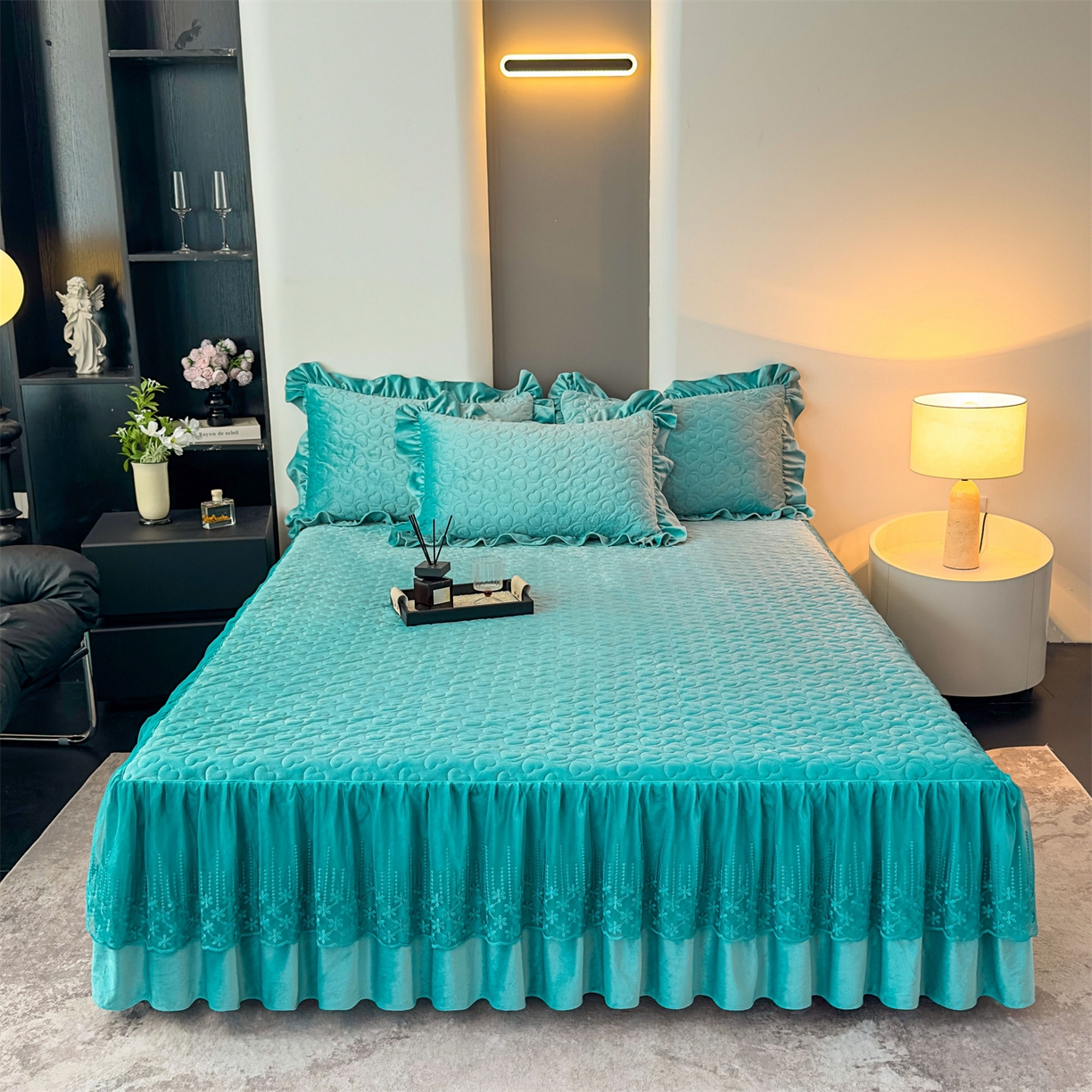 91家纺网 家纺一手货源 找家纺 恒爱家纺 2025新款宝宝绒紫陌听雪床裙款四件套终版 浅灰蓝