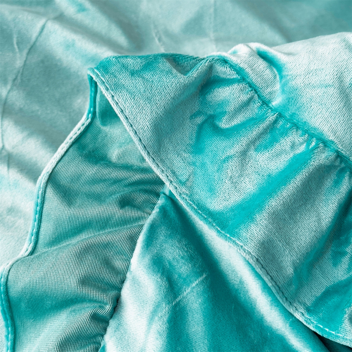 91家纺网 家纺一手货源 找家纺 恒爱家纺 2025新款宝宝绒紫陌听雪床裙款四件套终版 浅灰蓝