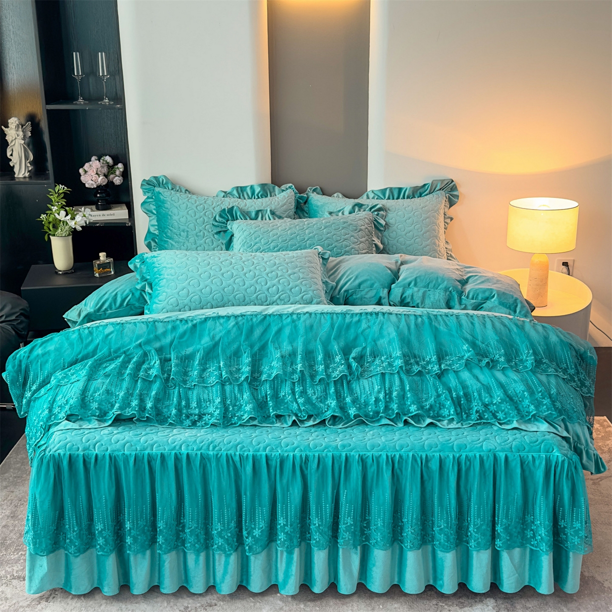 91家纺网 家纺一手货源 找家纺 恒爱家纺 2025新款宝宝绒紫陌听雪床裙款四件套终版 浅灰蓝