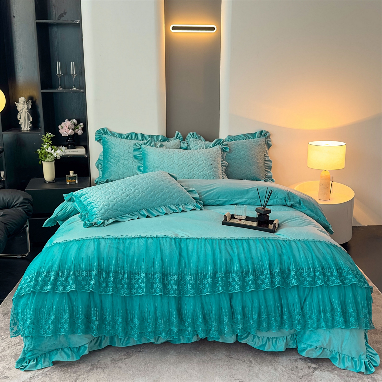 91家纺网 家纺一手货源 找家纺 恒爱家纺 2025新款宝宝绒紫陌听雪床裙款四件套终版 浅灰蓝