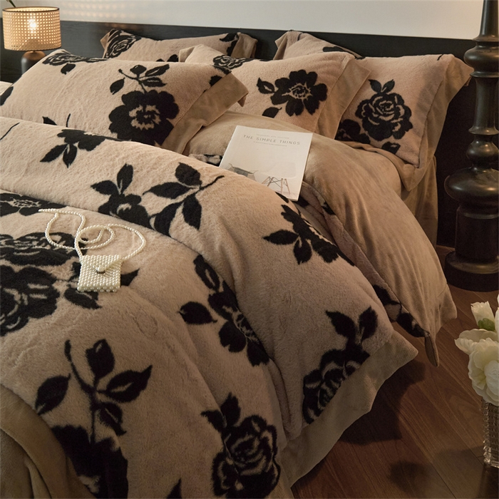 91家纺网 家纺一手货源 找家纺 （总）启程家纺 2025新款A类加厚兔毛220克牛奶绒拼角四件套