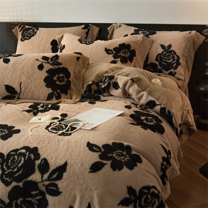 91家纺网 家纺一手货源 找家纺 启程家纺 2025新款A类加厚兔毛220克牛奶绒拼角四件套 繁花