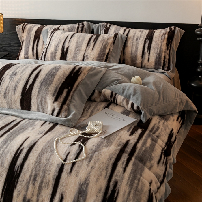 91家纺网 家纺一手货源 找家纺 启程家纺 2025新款A类加厚兔毛220克牛奶绒拼角四件套 赫本