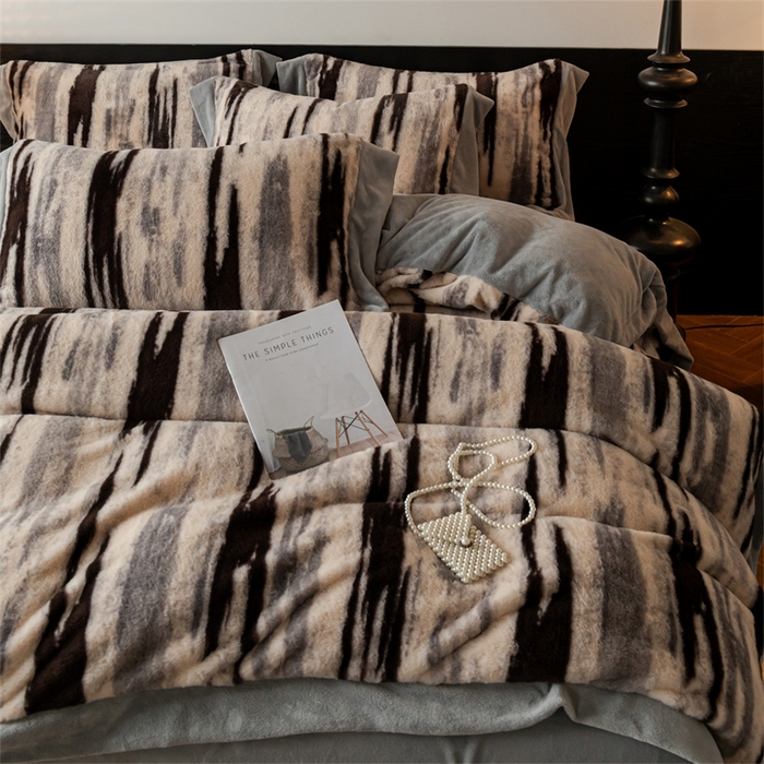 启程家纺 2025新款A类加厚兔毛220克牛奶绒拼角四件套 赫本