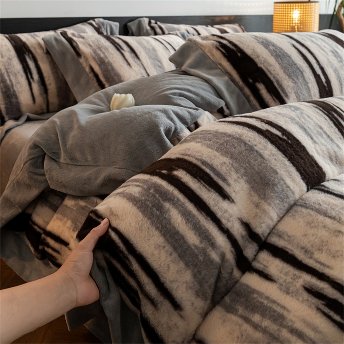 91家纺网 家纺一手货源 找家纺 启程家纺 2025新款A类加厚兔毛220克牛奶绒拼角四件套 赫本