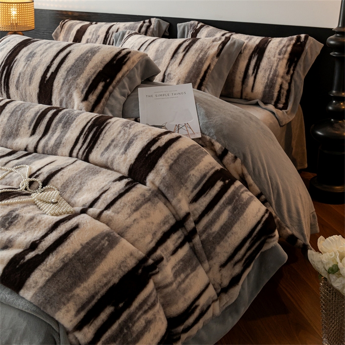 91家纺网 家纺一手货源 找家纺 启程家纺 2025新款A类加厚兔毛220克牛奶绒拼角四件套 赫本