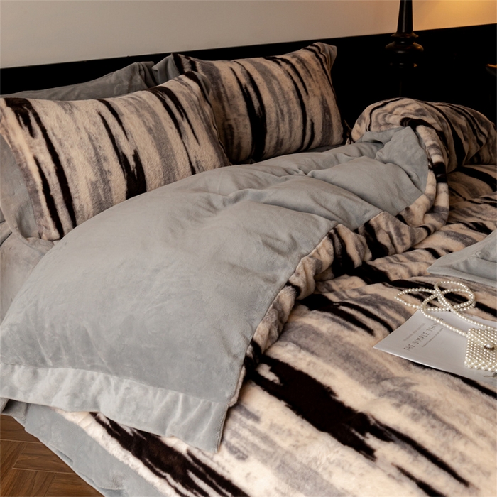 91家纺网 家纺一手货源 找家纺 启程家纺 2025新款A类加厚兔毛220克牛奶绒拼角四件套 赫本