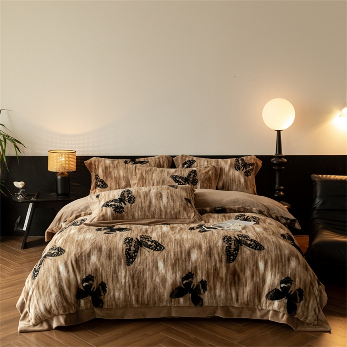 91家纺网 家纺一手货源 找家纺 启程家纺 2025新款A类加厚兔毛220克牛奶绒拼角四件套 蝴蝶飞飞