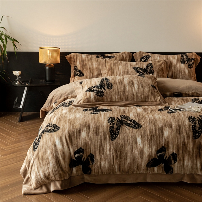 91家纺网 家纺一手货源 找家纺 启程家纺 2025新款A类加厚兔毛220克牛奶绒拼角四件套 蝴蝶飞飞