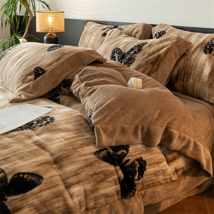 91家纺网 家纺一手货源 找家纺 启程家纺 2025新款A类加厚兔毛220克牛奶绒拼角四件套 蝴蝶飞飞