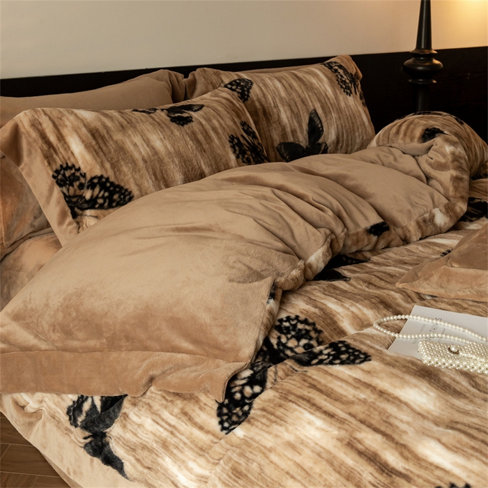 91家纺网 家纺一手货源 找家纺 启程家纺 2025新款A类加厚兔毛220克牛奶绒拼角四件套 蝴蝶飞飞