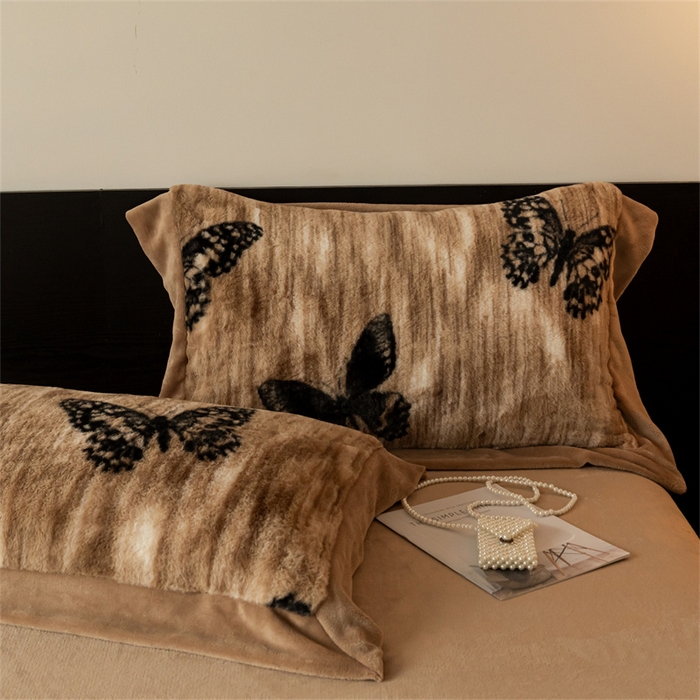 91家纺网 家纺一手货源 找家纺 启程家纺 2025新款A类加厚兔毛220克牛奶绒拼角四件套 蝴蝶飞飞