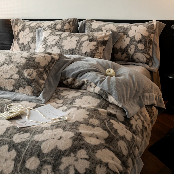 91家纺网 家纺一手货源 找家纺 启程家纺 2025新款A类加厚兔毛220克牛奶绒拼角四件套 花海