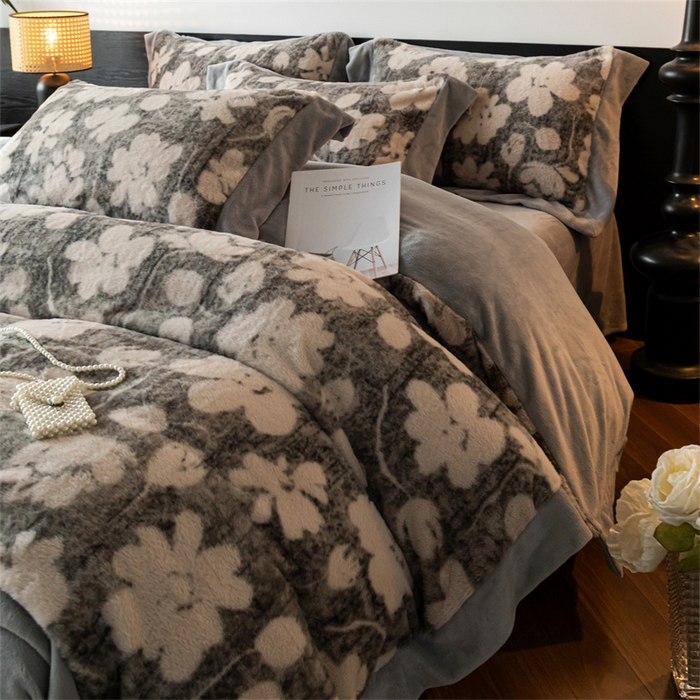 91家纺网 家纺一手货源 找家纺 启程家纺 2025新款A类加厚兔毛220克牛奶绒拼角四件套 花海