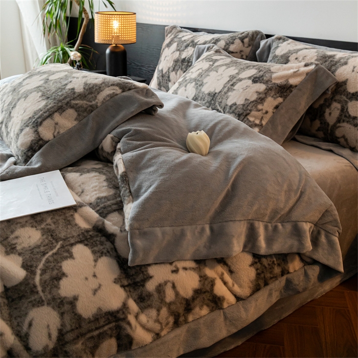 91家纺网 家纺一手货源 找家纺 启程家纺 2025新款A类加厚兔毛220克牛奶绒拼角四件套 花海