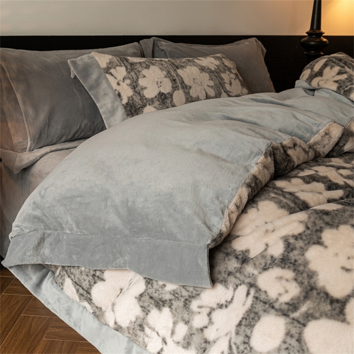 91家纺网 家纺一手货源 找家纺 启程家纺 2025新款A类加厚兔毛220克牛奶绒拼角四件套 花海