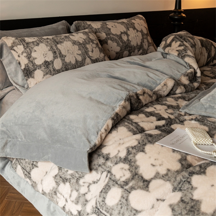 91家纺网 家纺一手货源 找家纺 启程家纺 2025新款A类加厚兔毛220克牛奶绒拼角四件套 花海