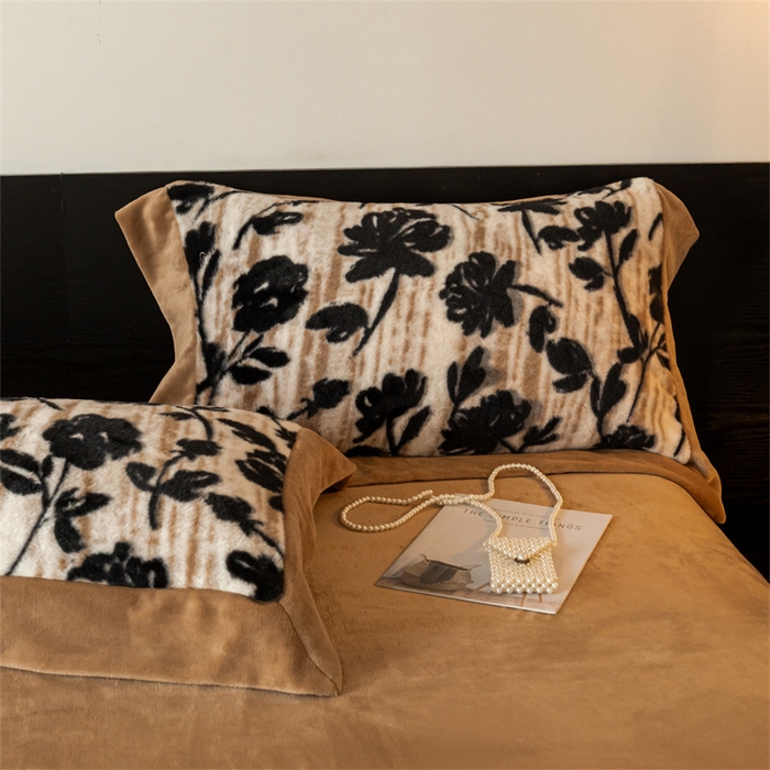 91家纺网 家纺一手货源 找家纺 启程家纺 2025新款A类加厚兔毛220克牛奶绒拼角四件套 简爱