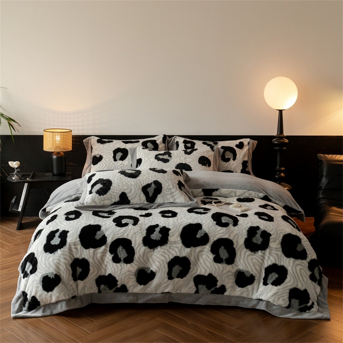 91家纺网 家纺一手货源 找家纺 启程家纺 2025新款A类加厚兔毛220克牛奶绒拼角四件套 迷踪灰