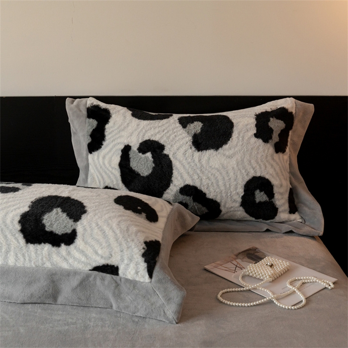 91家纺网 家纺一手货源 找家纺 启程家纺 2025新款A类加厚兔毛220克牛奶绒拼角四件套 迷踪灰