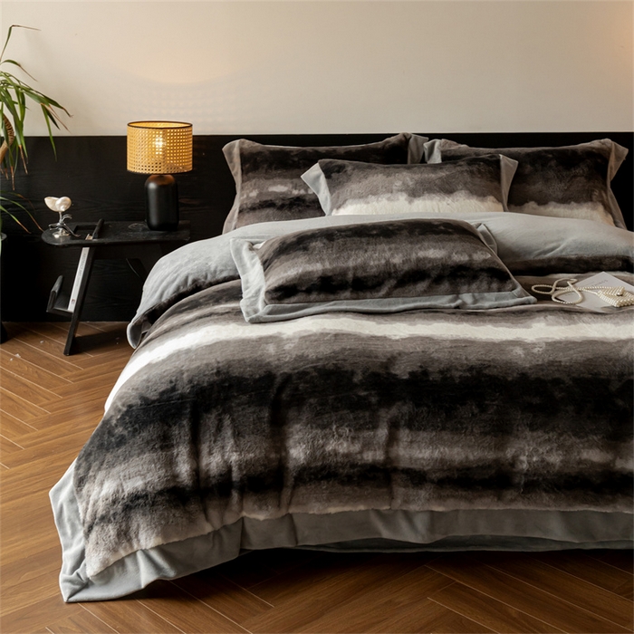 91家纺网 家纺一手货源 找家纺 启程家纺 2025新款A类加厚兔毛220克牛奶绒拼角四件套 觅森-灰