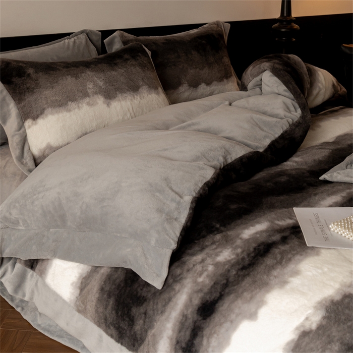 91家纺网 家纺一手货源 找家纺 启程家纺 2025新款A类加厚兔毛220克牛奶绒拼角四件套 觅森-灰