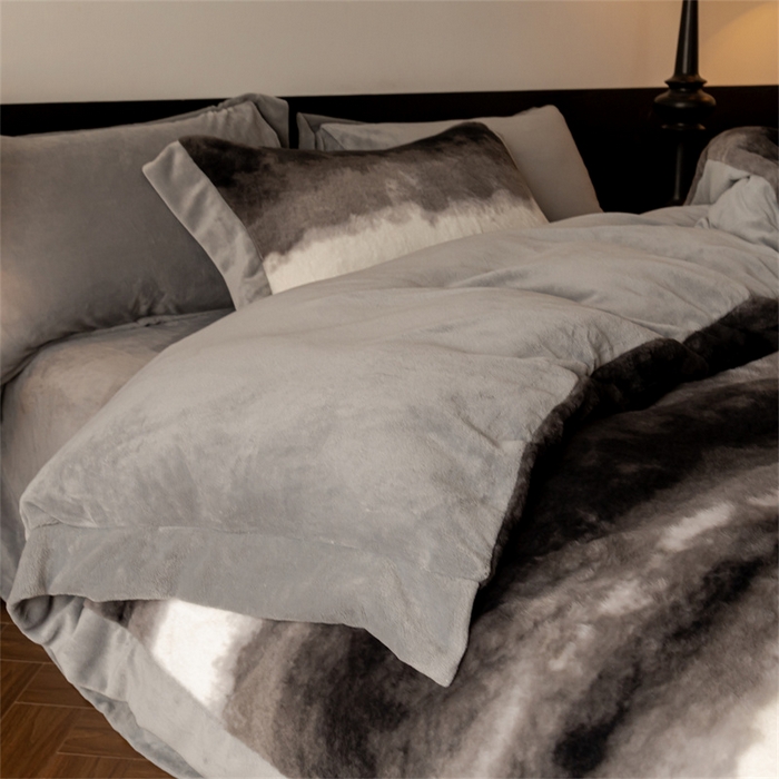 91家纺网 家纺一手货源 找家纺 启程家纺 2025新款A类加厚兔毛220克牛奶绒拼角四件套 觅森-灰