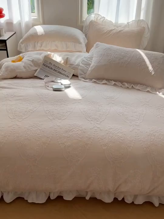 91家纺网 家纺一手货源 找家纺 （总）六巷胡同 2025新款韩系手捧花轻法式花边款牛奶绒四件套-风格一