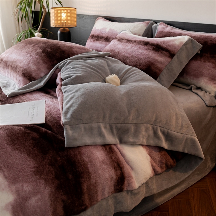 91家纺网 家纺一手货源 找家纺 启程家纺 2025新款A类加厚兔毛220克牛奶绒拼角四件套 觅森-紫